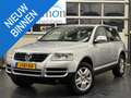 Volkswagen Touareg 3.2 V6 High-Line Aut.-6 | BTW auto | 101.292 km.! Grau - thumbnail 1