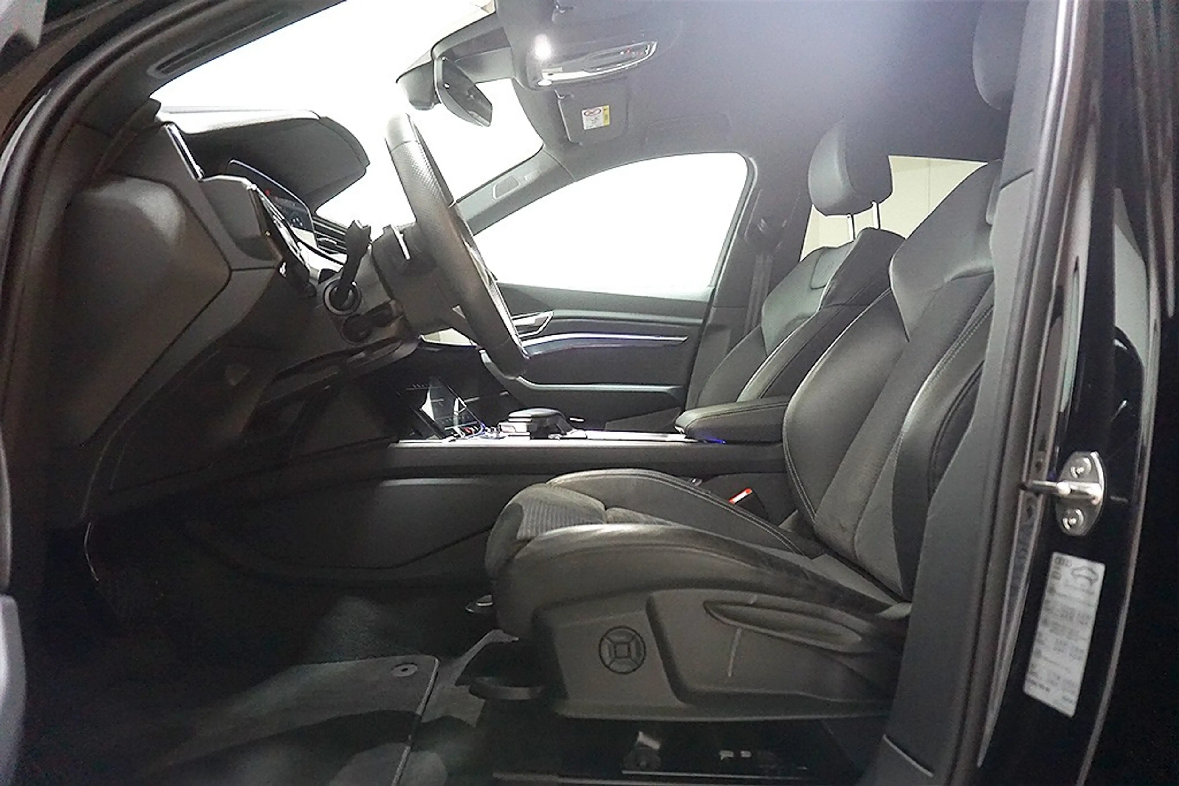 Audi e-tron 55 2xS-Line Quattro Virtual AHK Navi LED — photo 10