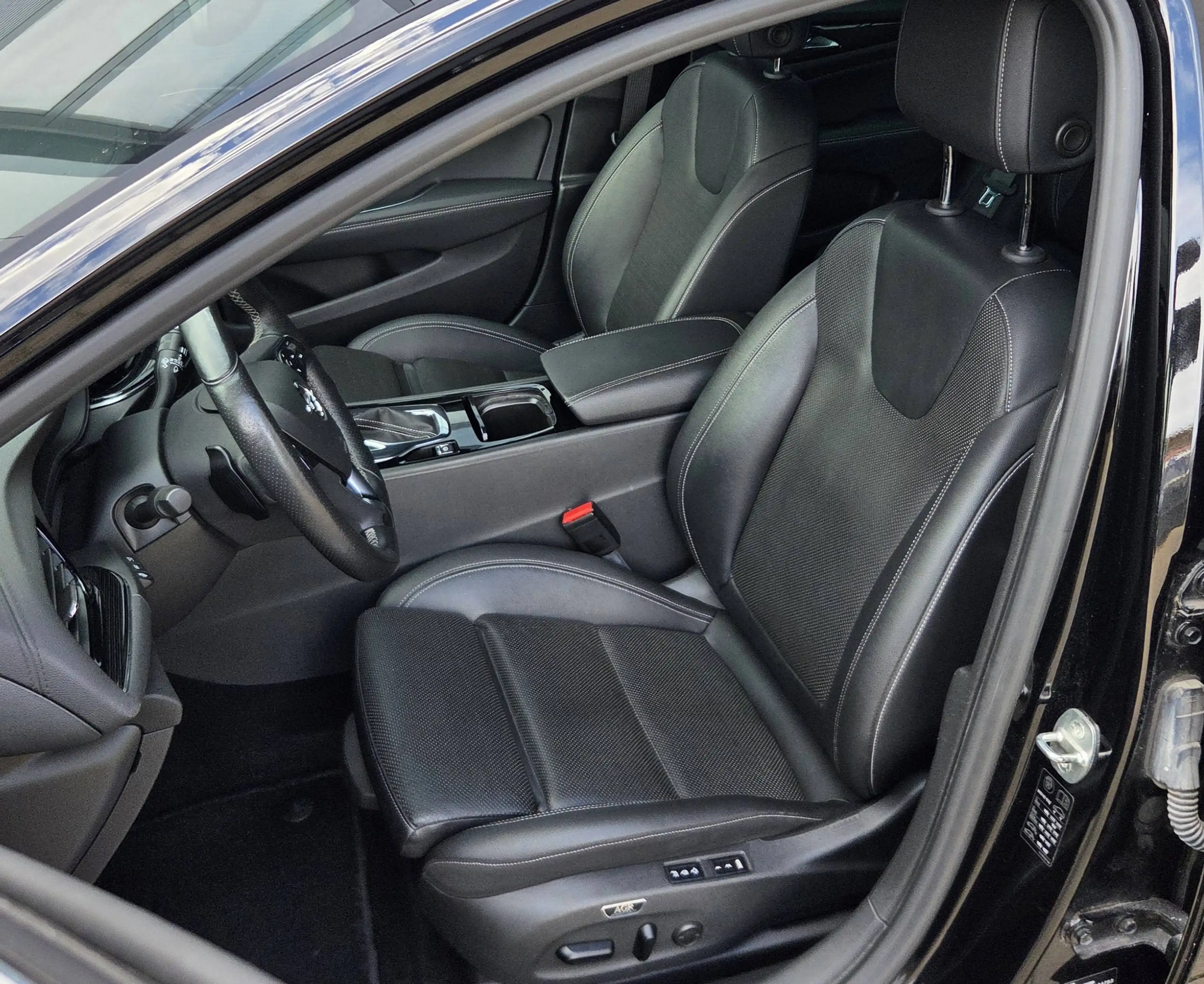 Opel Insignia Business Innovation — photo 11