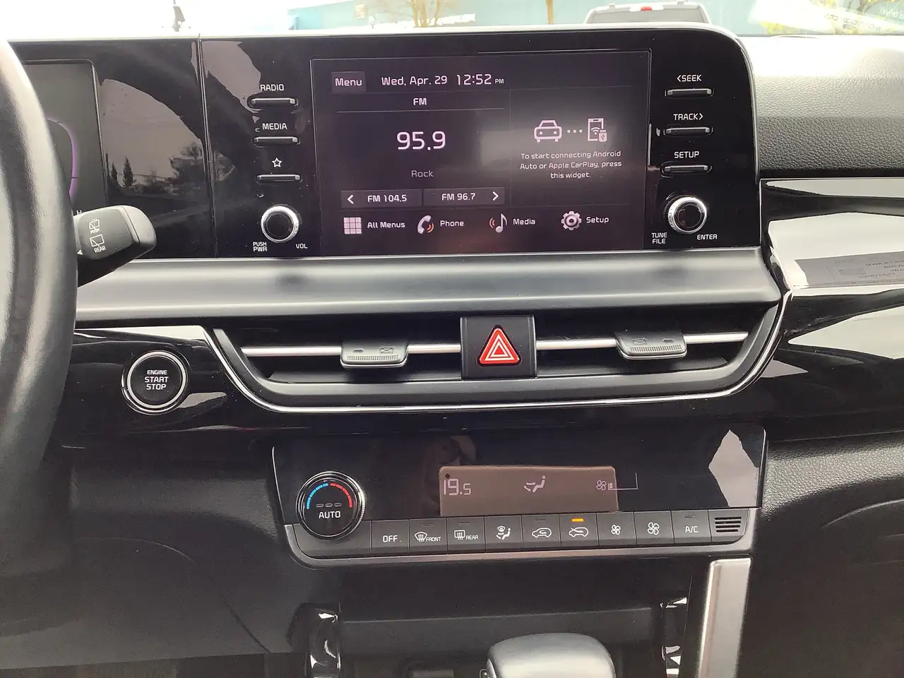 Kia Seltos снимка Kia Seltos