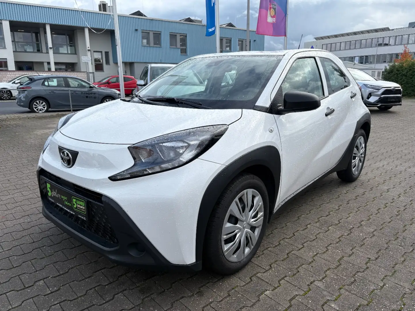 Toyota Aygo X 1.0 VVT-i AppleCarPlay, DAB, Tempomat, BT Blanc - 2
