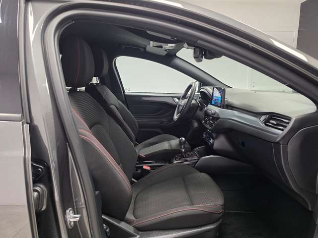 Ford Focus — photo 12