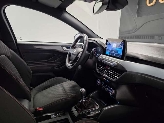 Ford Focus — photo 13