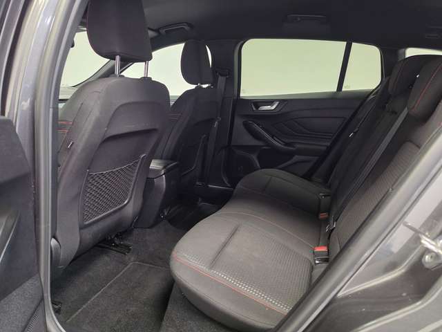Ford Focus — photo 14