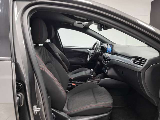 Ford Focus — photo 12