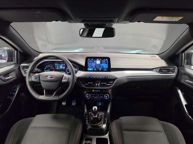 Ford Focus — photo 9