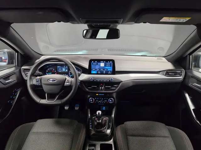 Ford Focus — photo 9