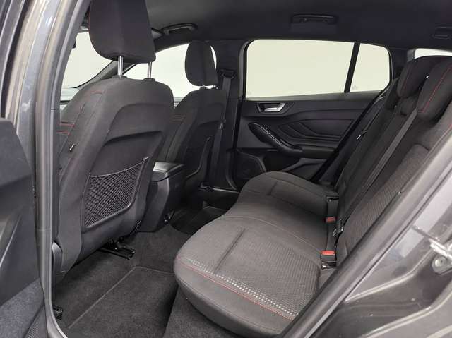 Ford Focus — photo 14