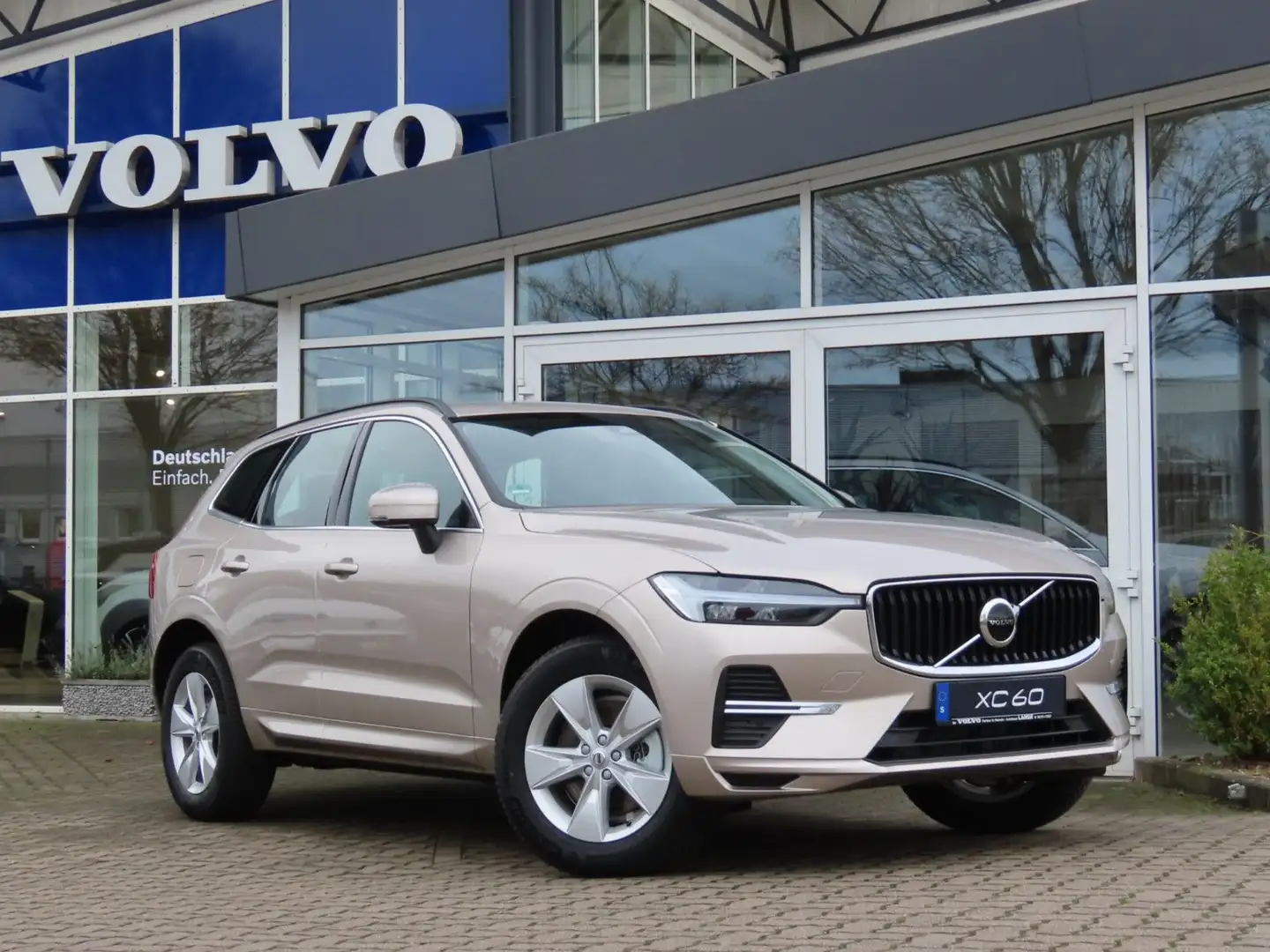 Volvo XC60 Core 2WD Grau - 1