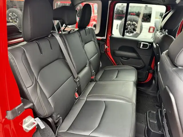 Jeep Wrangler Sahara PHEV 380 PS 4xe Ansicht 8