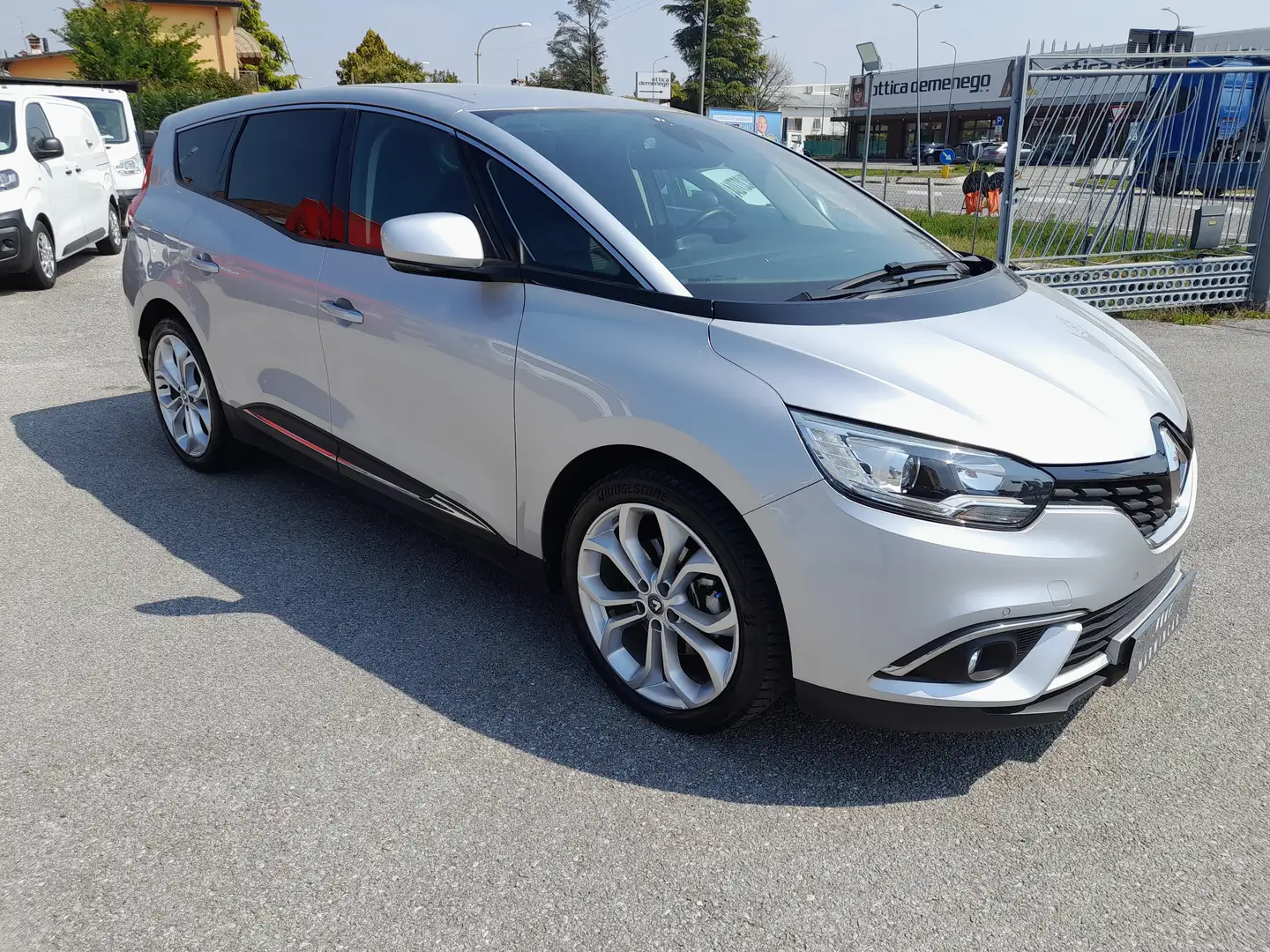 Renault Scenic Blue dci Busienss 120cv 7 POSTI EURO6D-TEMP Argento - 1