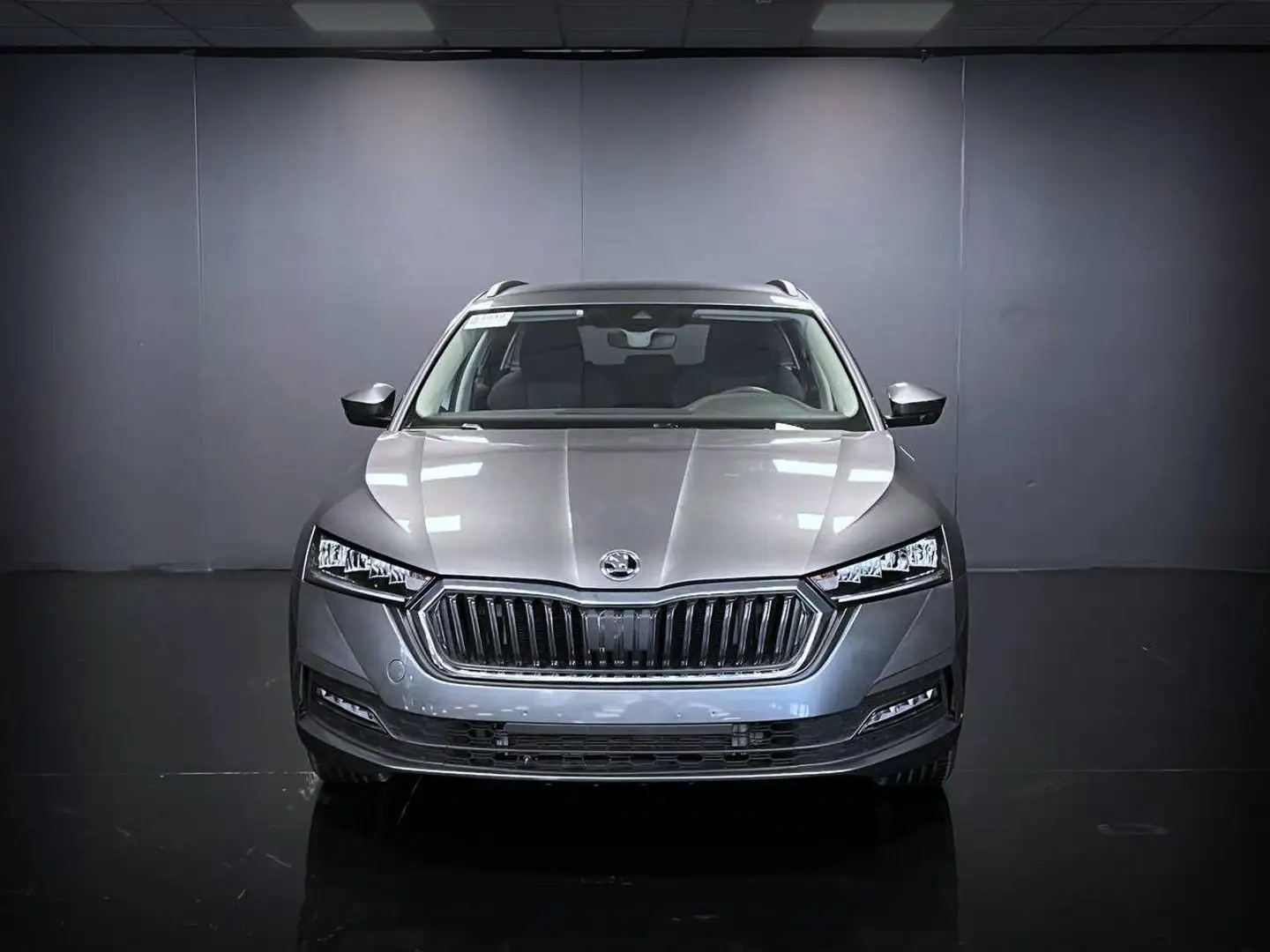 Skoda Octavia 2.0 TDI 116CV DSG Wagon Executive Grigio - 2