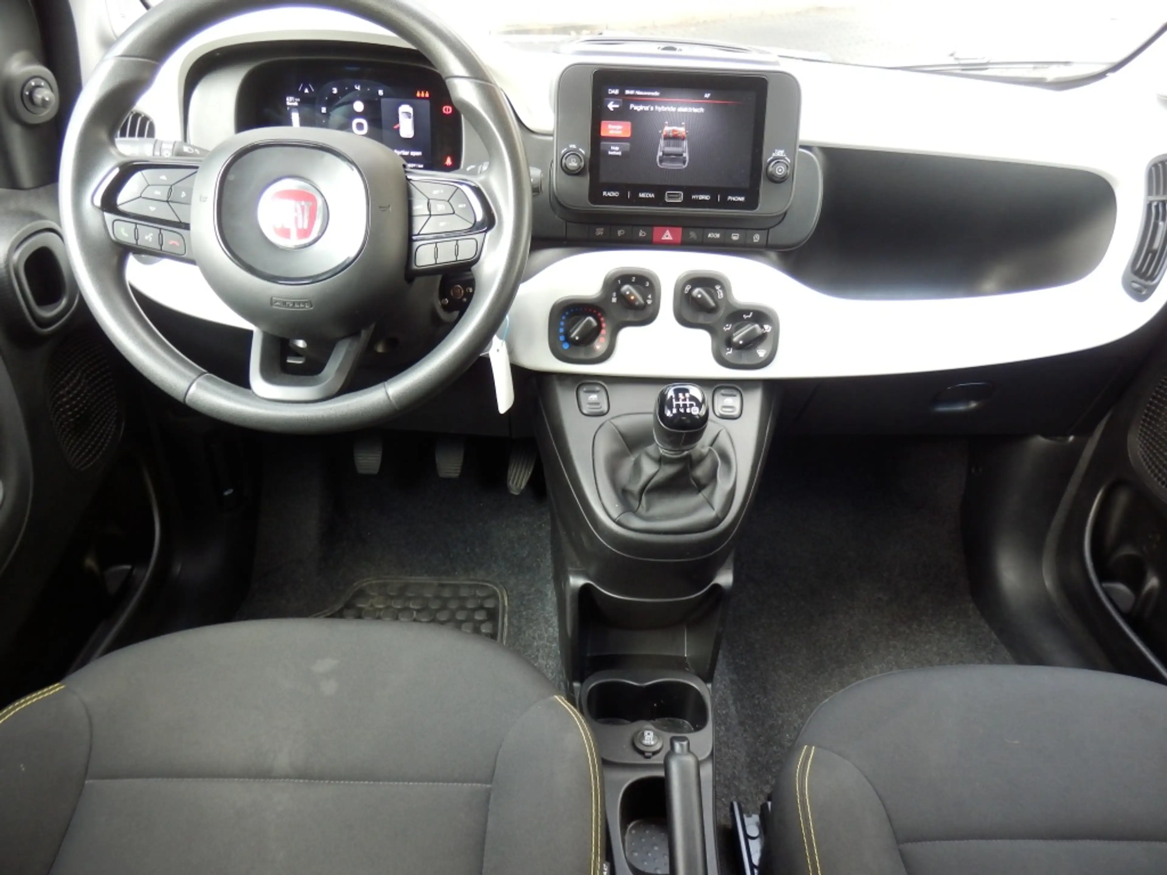 Fiat Panda 1.0 Hybrid Cross — photo 10