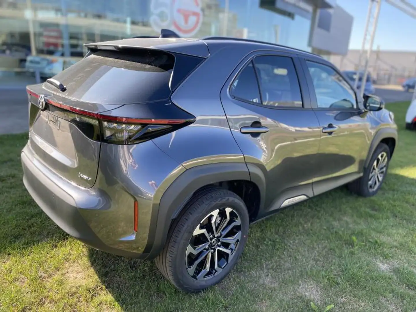 Toyota Yaris Cross 1.5 Hybride Gris - 2