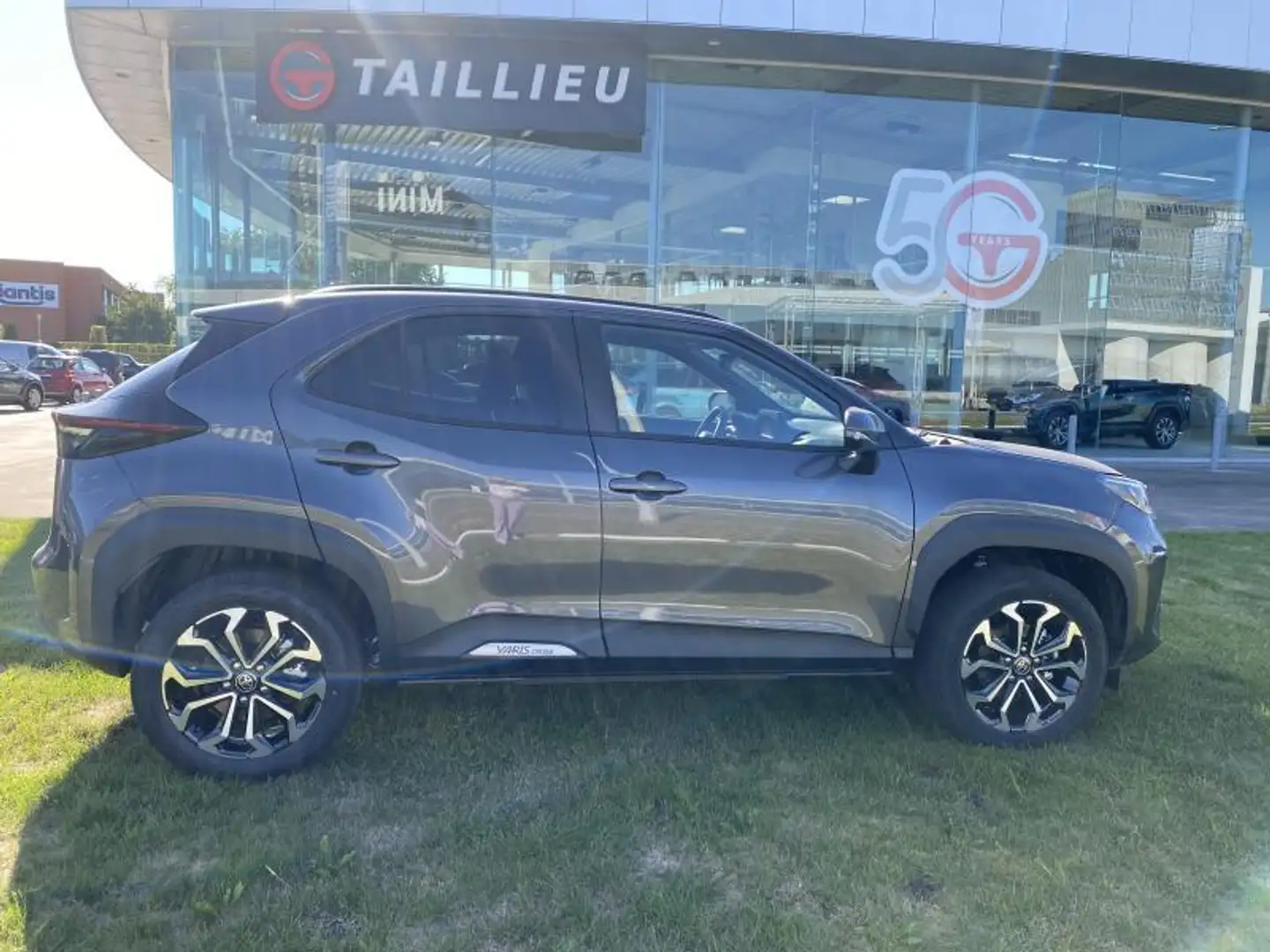 Toyota Yaris Cross 1.5 Hybride Gris - 1