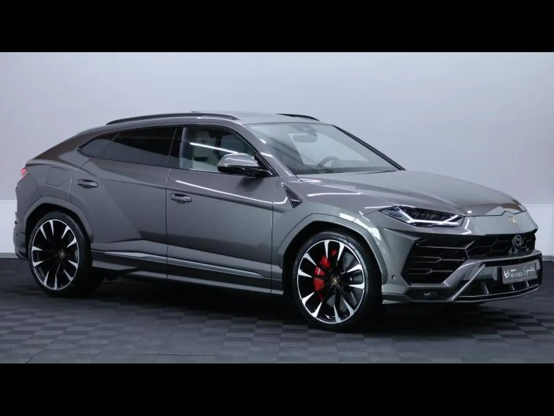 Lamborghini Urus 2022 건메탈 사진 3