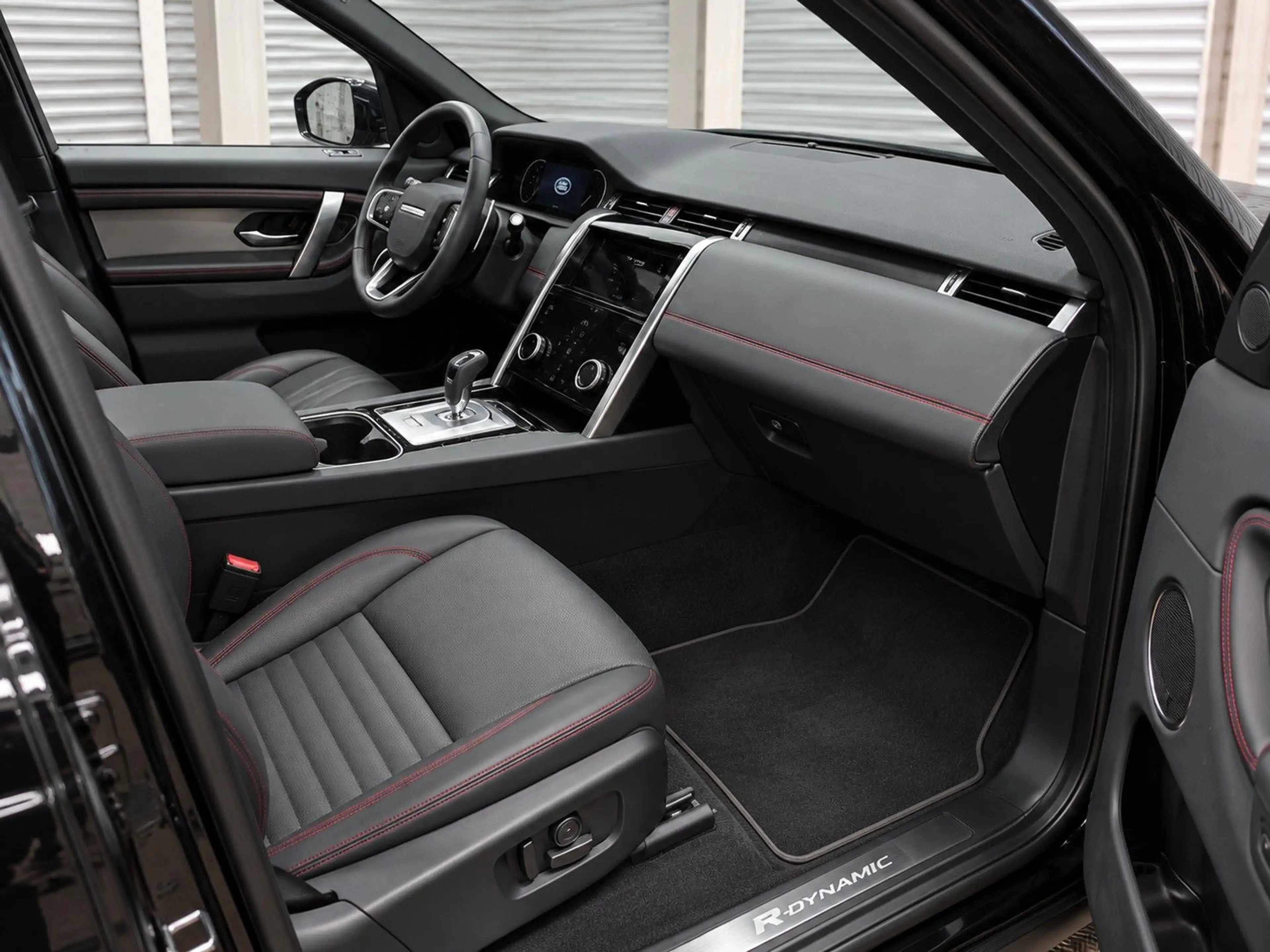 Land Rover Discovery Sport R-Dynamic SE ALL-BLACK 360°PANO — photo 8