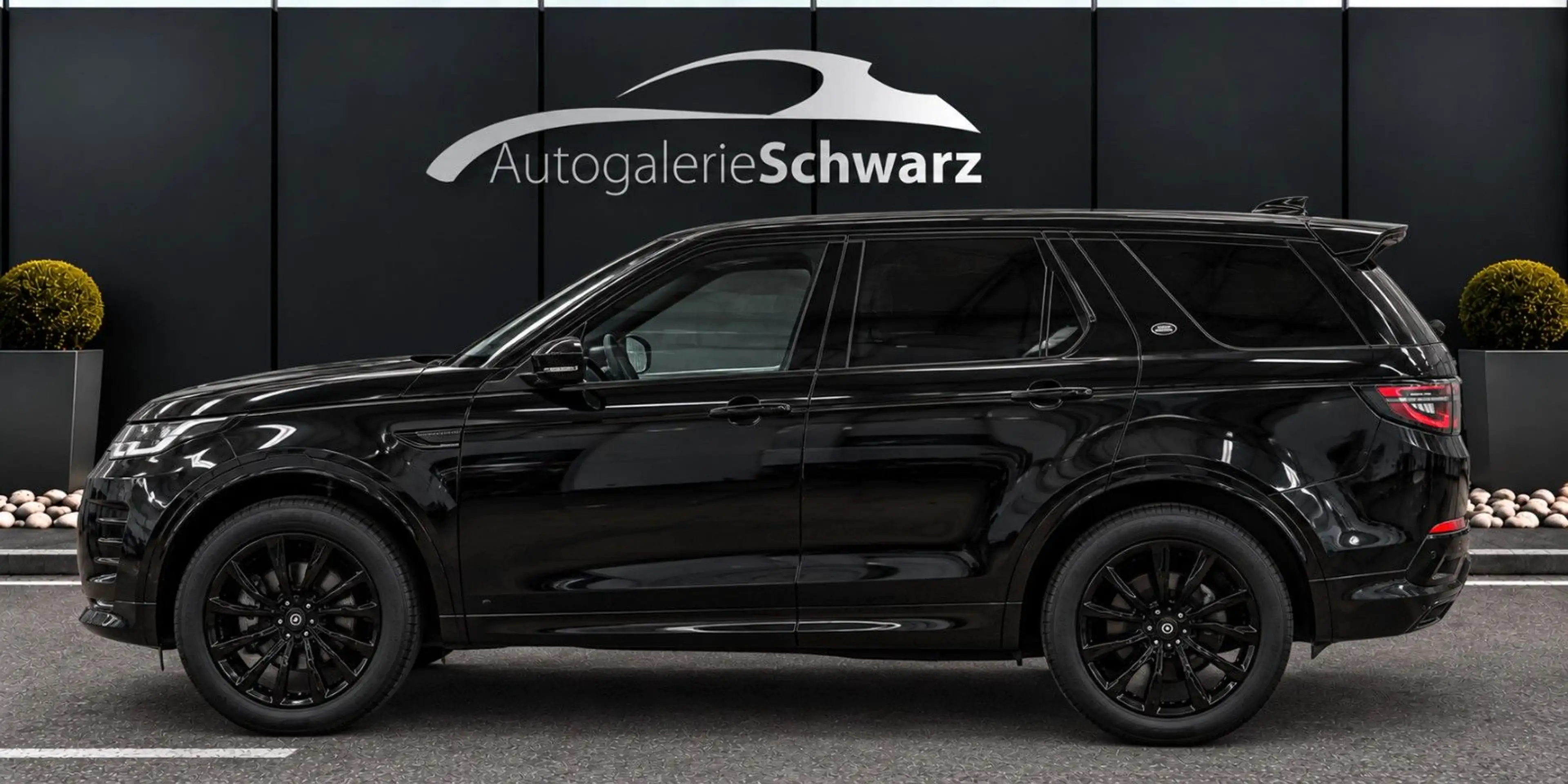 Land Rover Discovery Sport R-Dynamic SE ALL-BLACK 360°PANO — photo 4