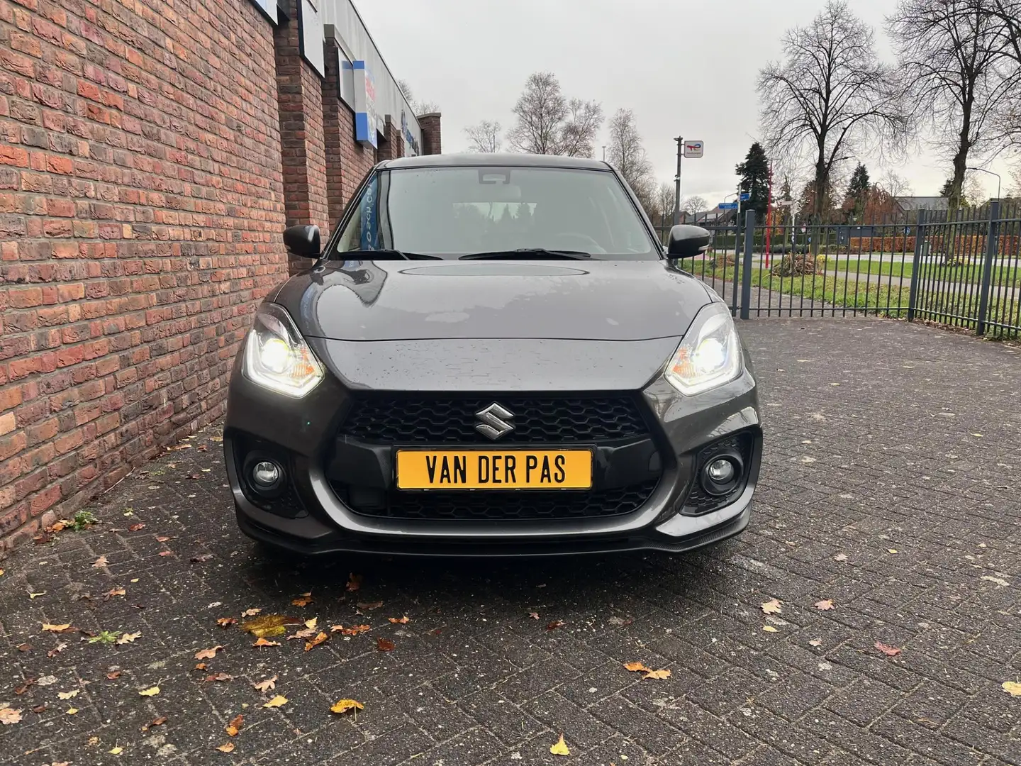 Suzuki Swift 1.4 Sport Smart Hybrid Grijs - 2