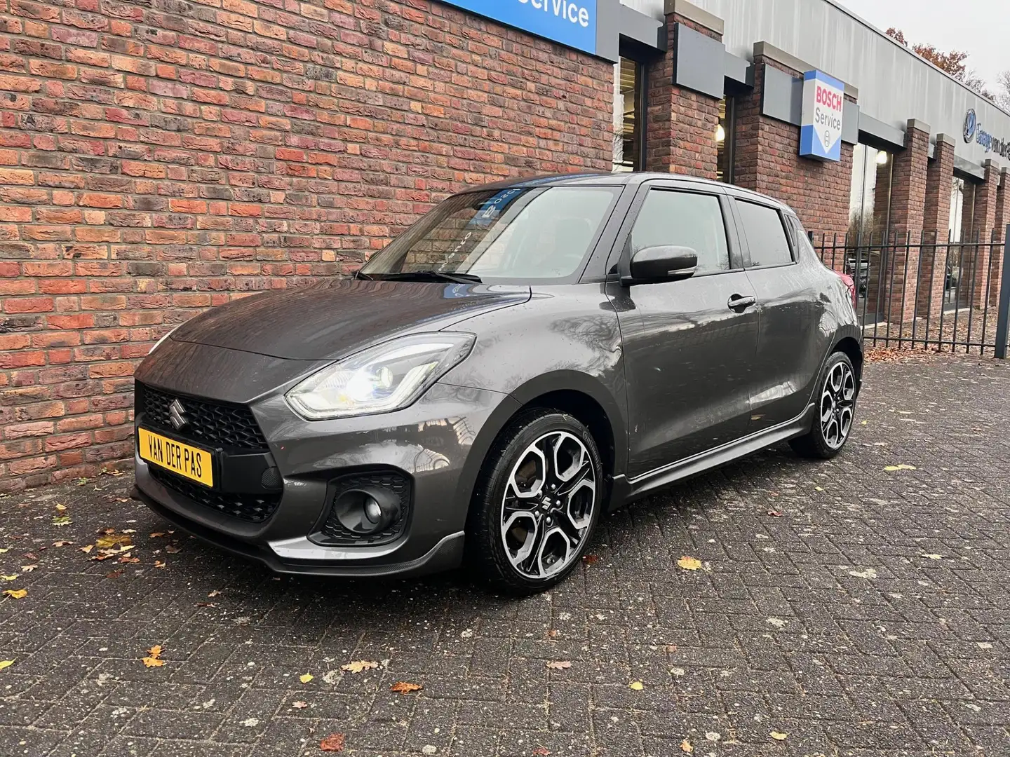 Suzuki Swift 1.4 Sport Smart Hybrid Grijs - 1