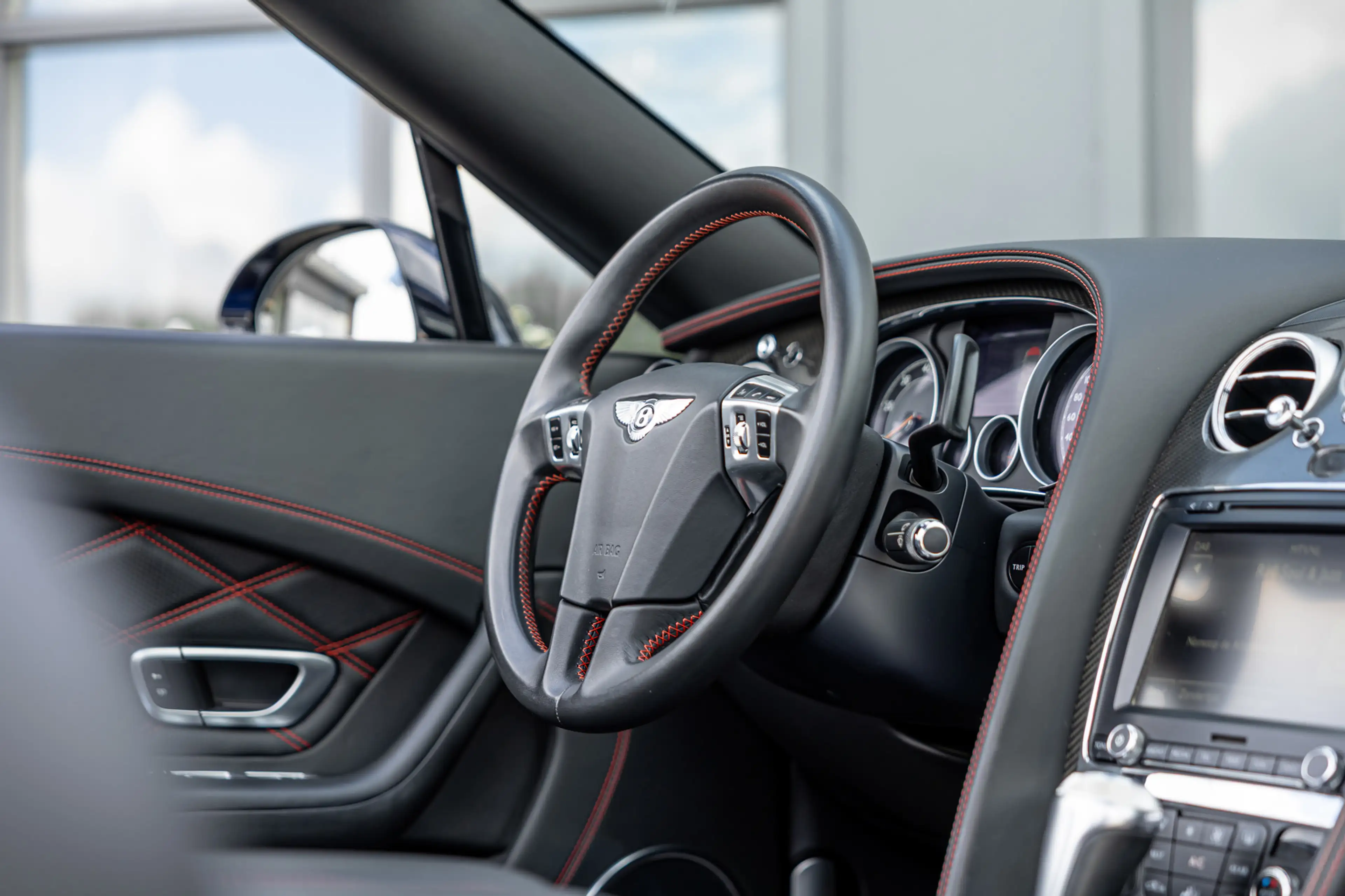 Bentley Continental GTC 4.0 V8S Concours Series by Mulliner / Camera / Sto — photo 11