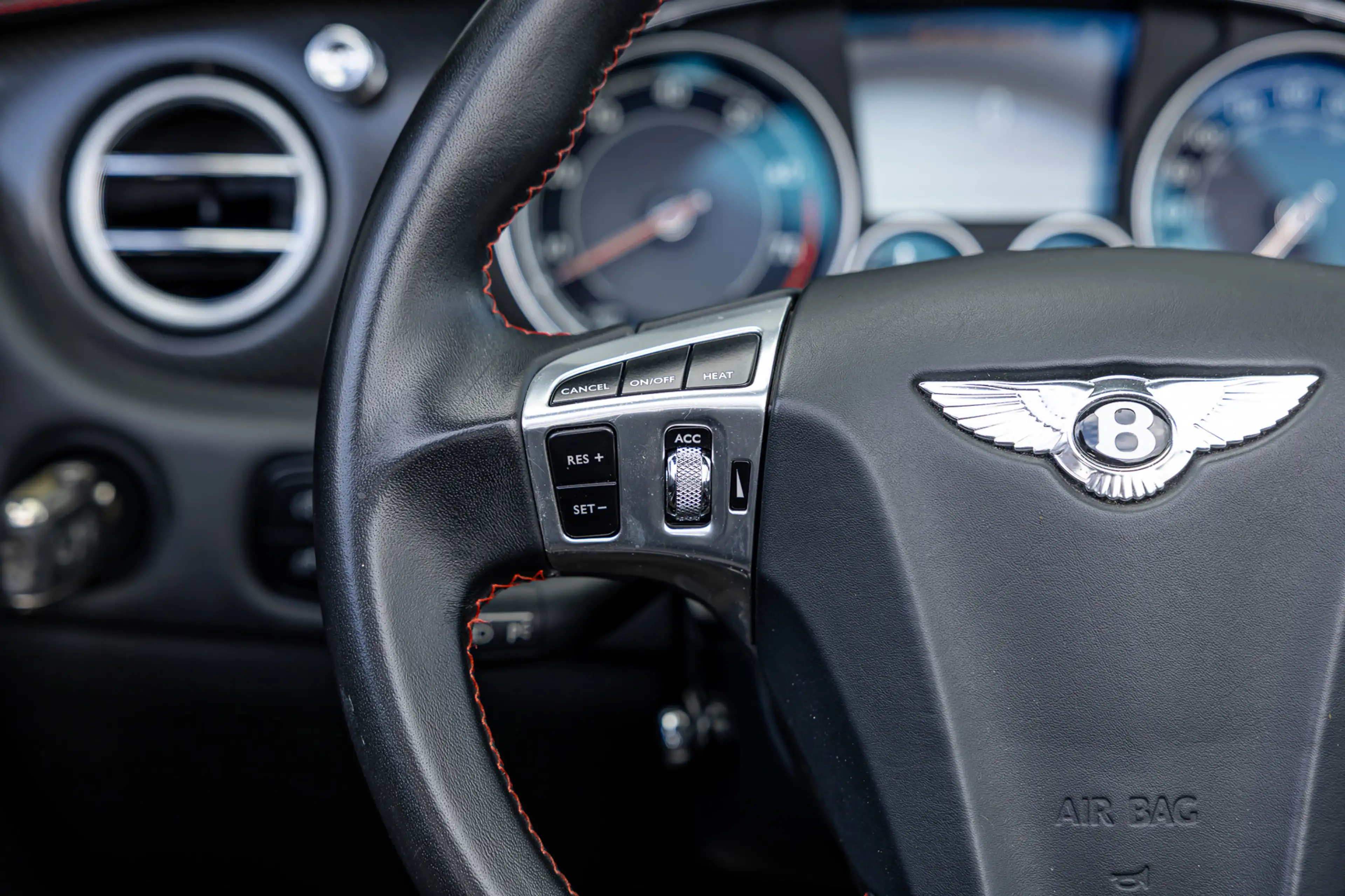 Bentley Continental GTC 4.0 V8S Concours Series by Mulliner / Camera / Sto — photo 24