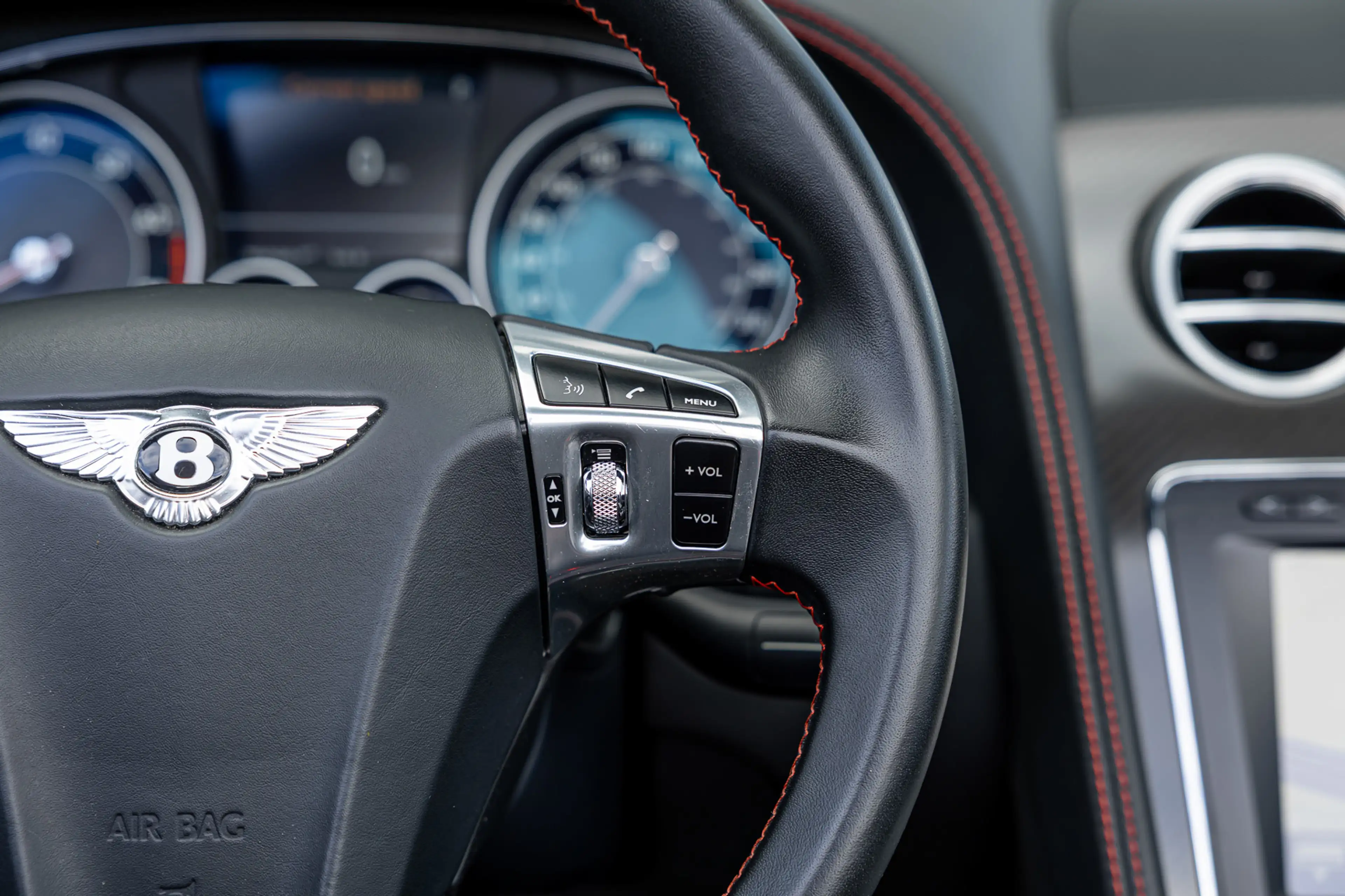 Bentley Continental GTC 4.0 V8S Concours Series by Mulliner / Camera / Sto — photo 25