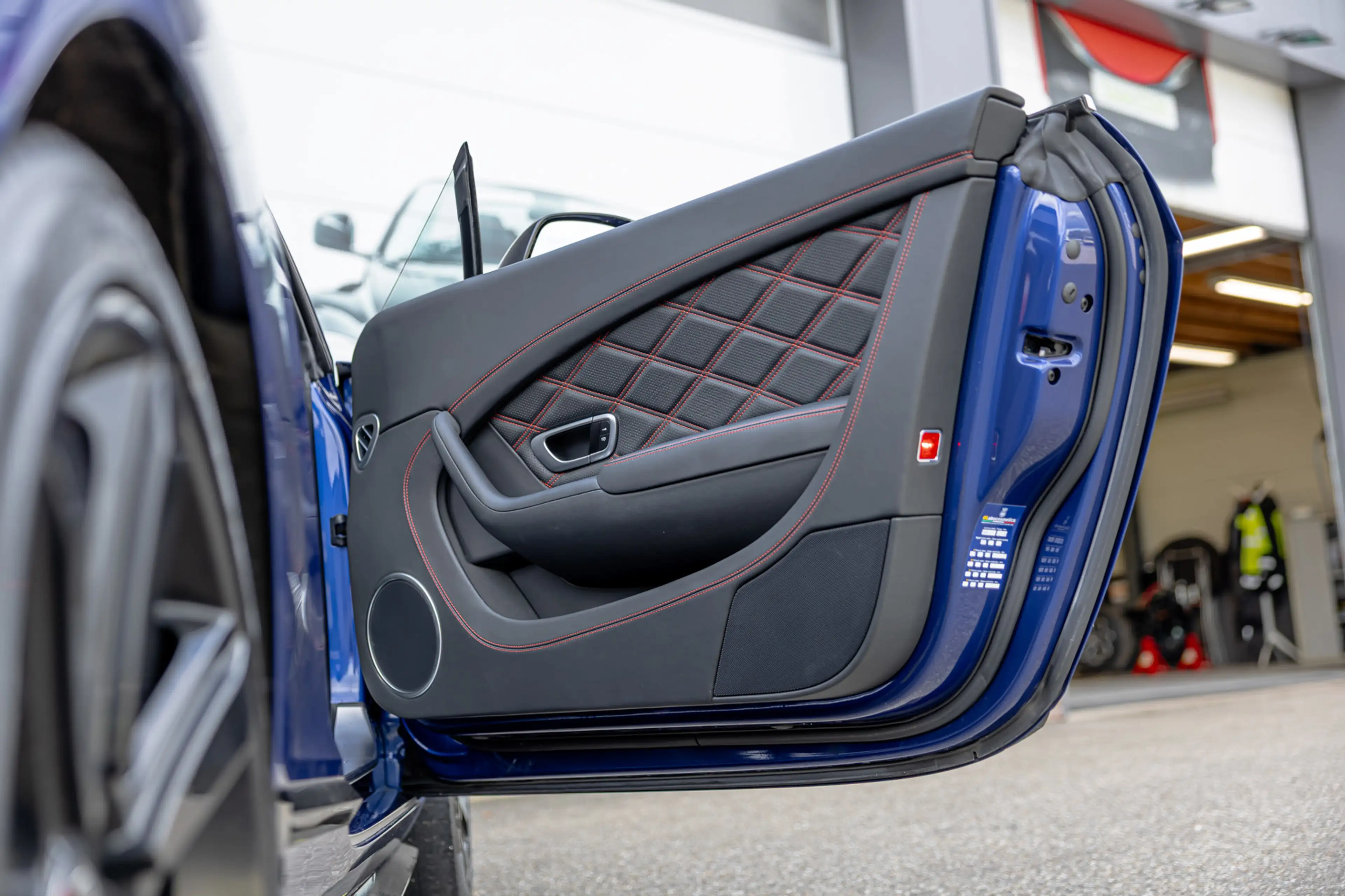 Bentley Continental GTC 4.0 V8S Concours Series by Mulliner / Camera / Sto — photo 43