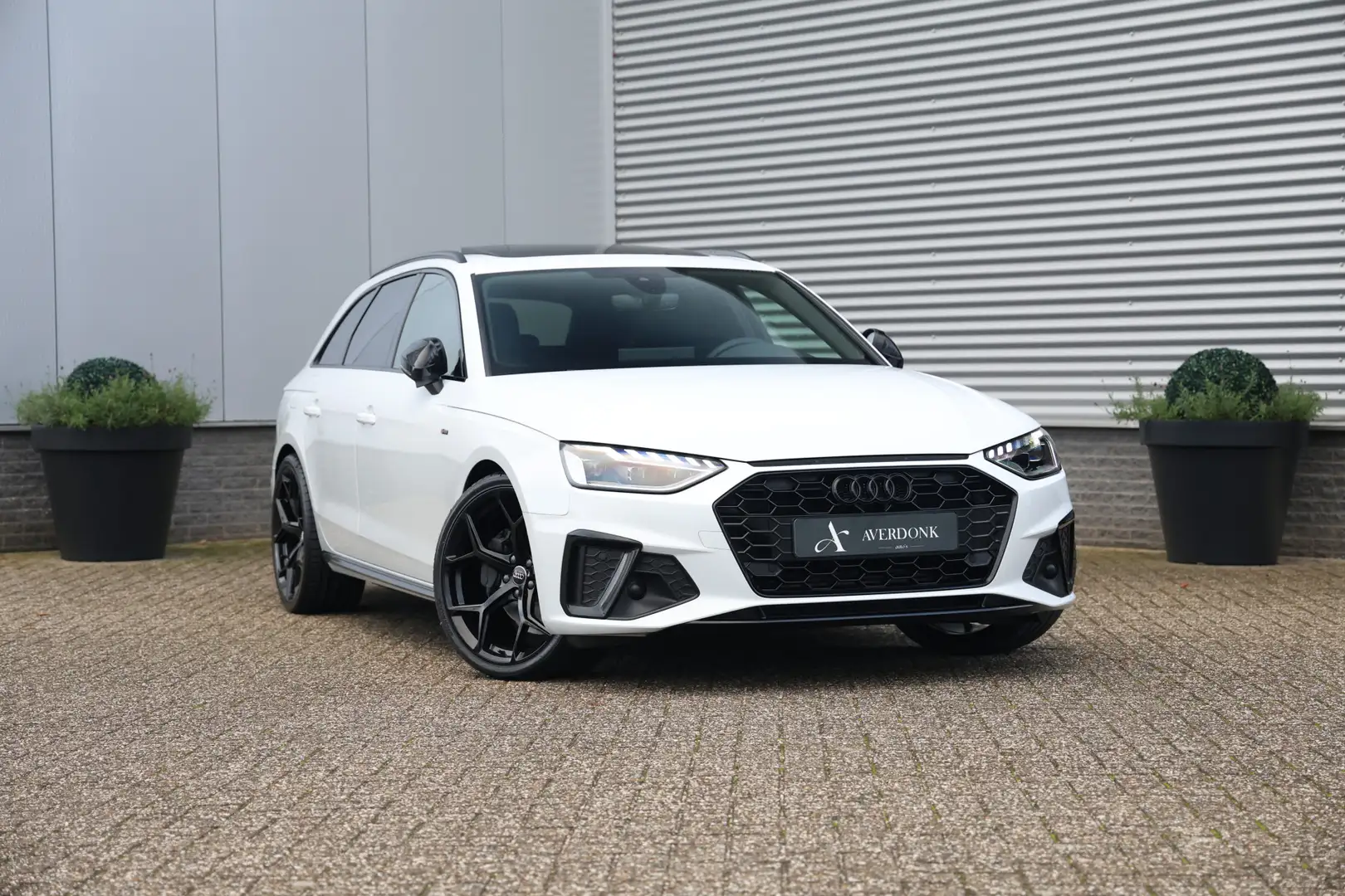 Audi A4 Avant 40 TFSI 3x S-Line 204pk Pano|Trekh|Massage|M Wit - 1