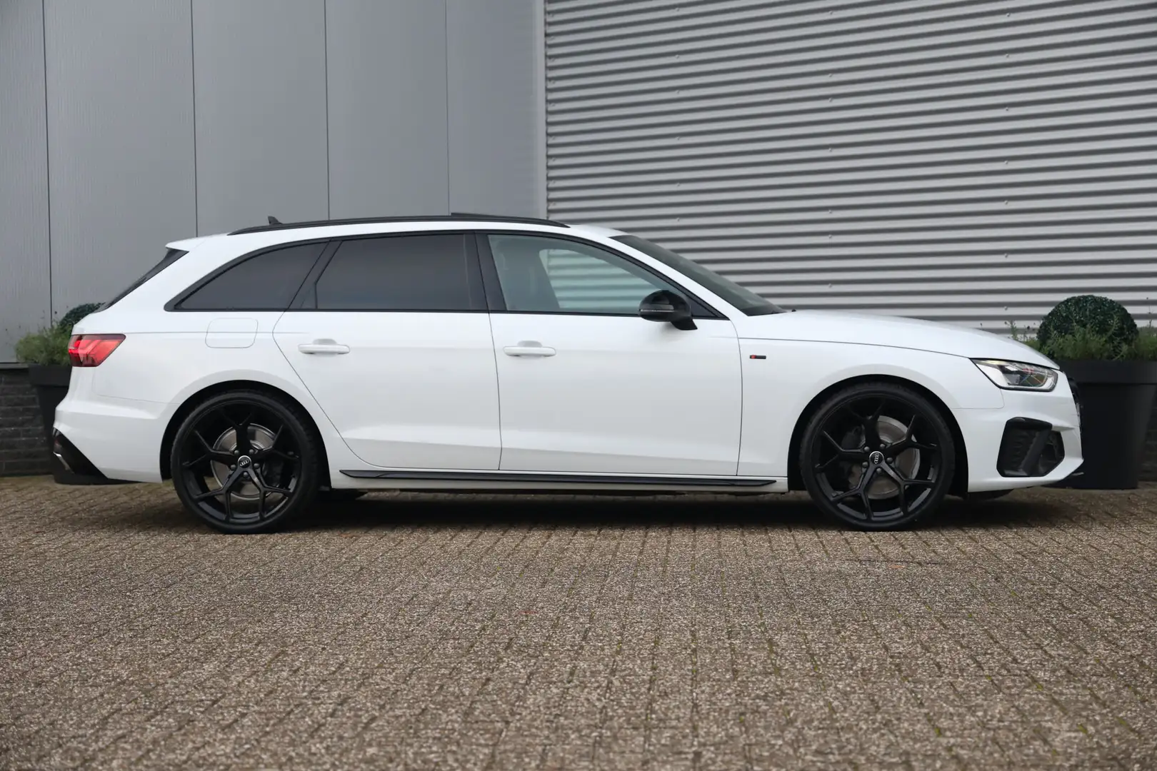 Audi A4 Avant 40 TFSI 3x S-Line 204pk Pano|Trekh|Massage|M Wit - 2
