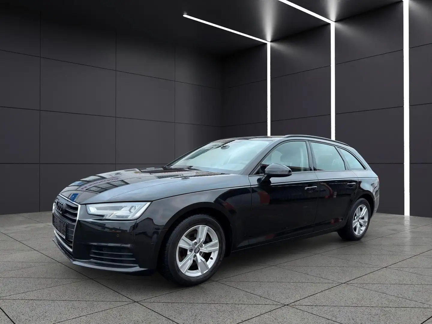 Audi A4 Avant basis ultra Schwarz - 1
