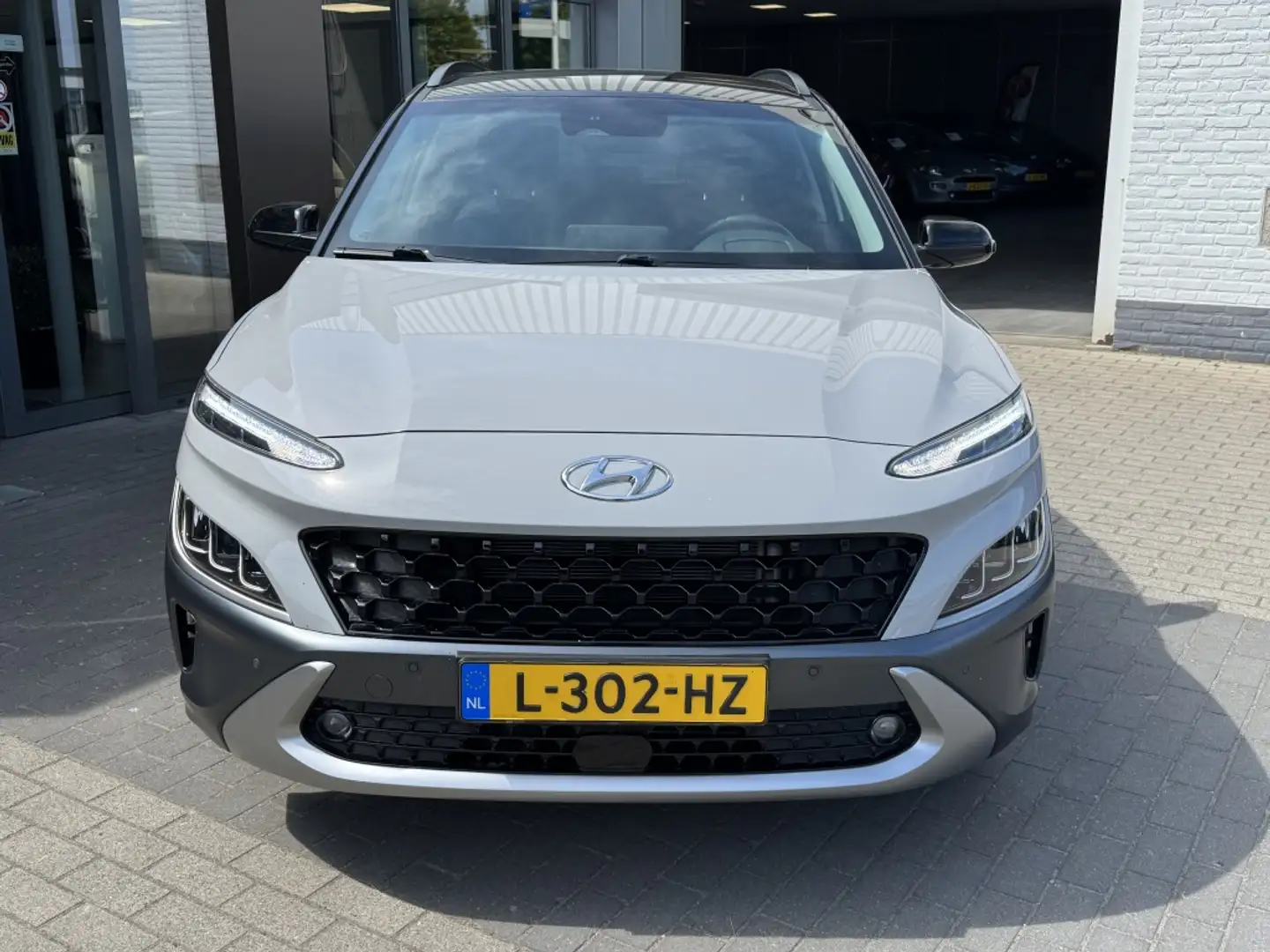 Hyundai KONA 1.6 GDI HEV Premium | Trekhaak 1350kg! | Leder | N Grijs - 2