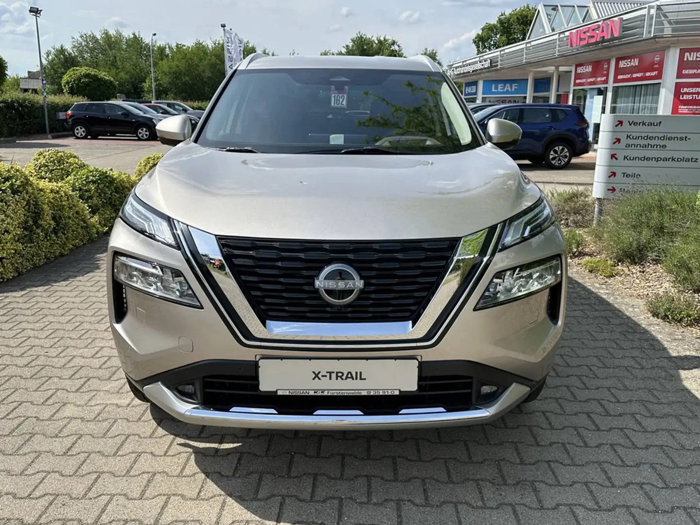 Nissan X-Trail 1.5 VC-T MHEV 163 PS Xtronic 4x2 Tekna 5 Sitze Beige - 2