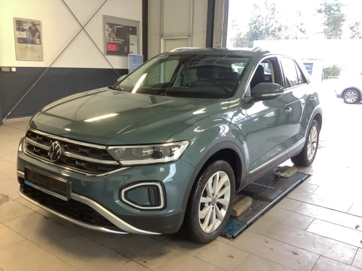 Volkswagen T-Roc 2.0 TDI Style 4M DSG Pano Navi Standhzg Blau - 2