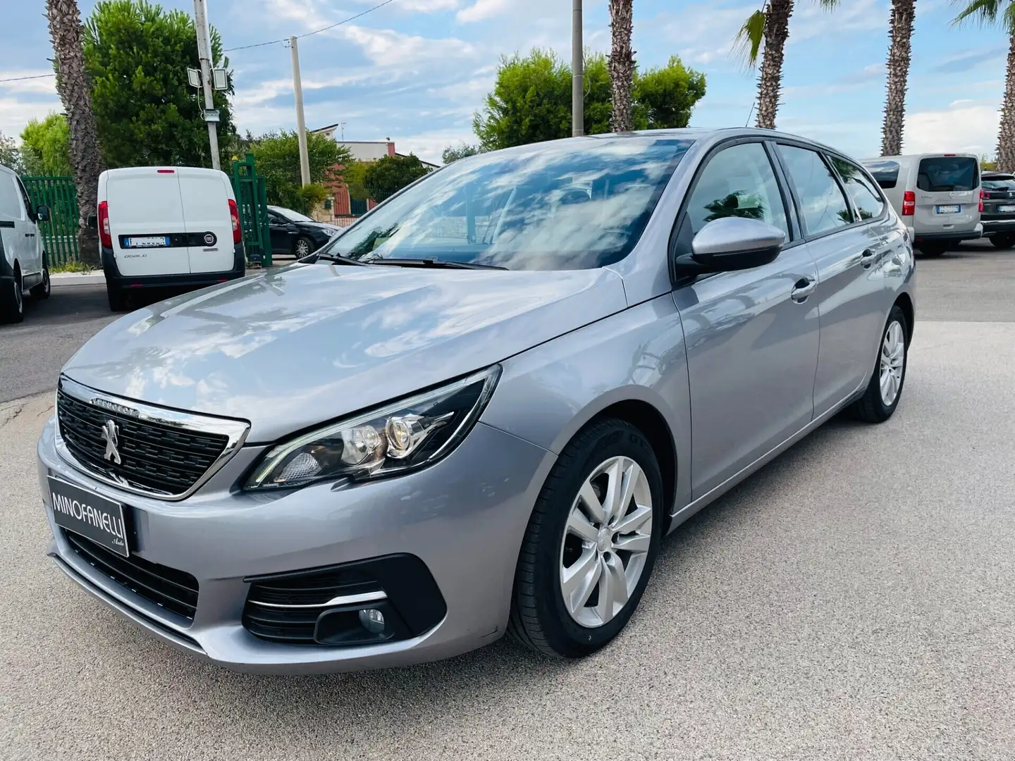 Peugeot 308 BlueHDi 120 S&S EAT6 SW Business Argent - 2