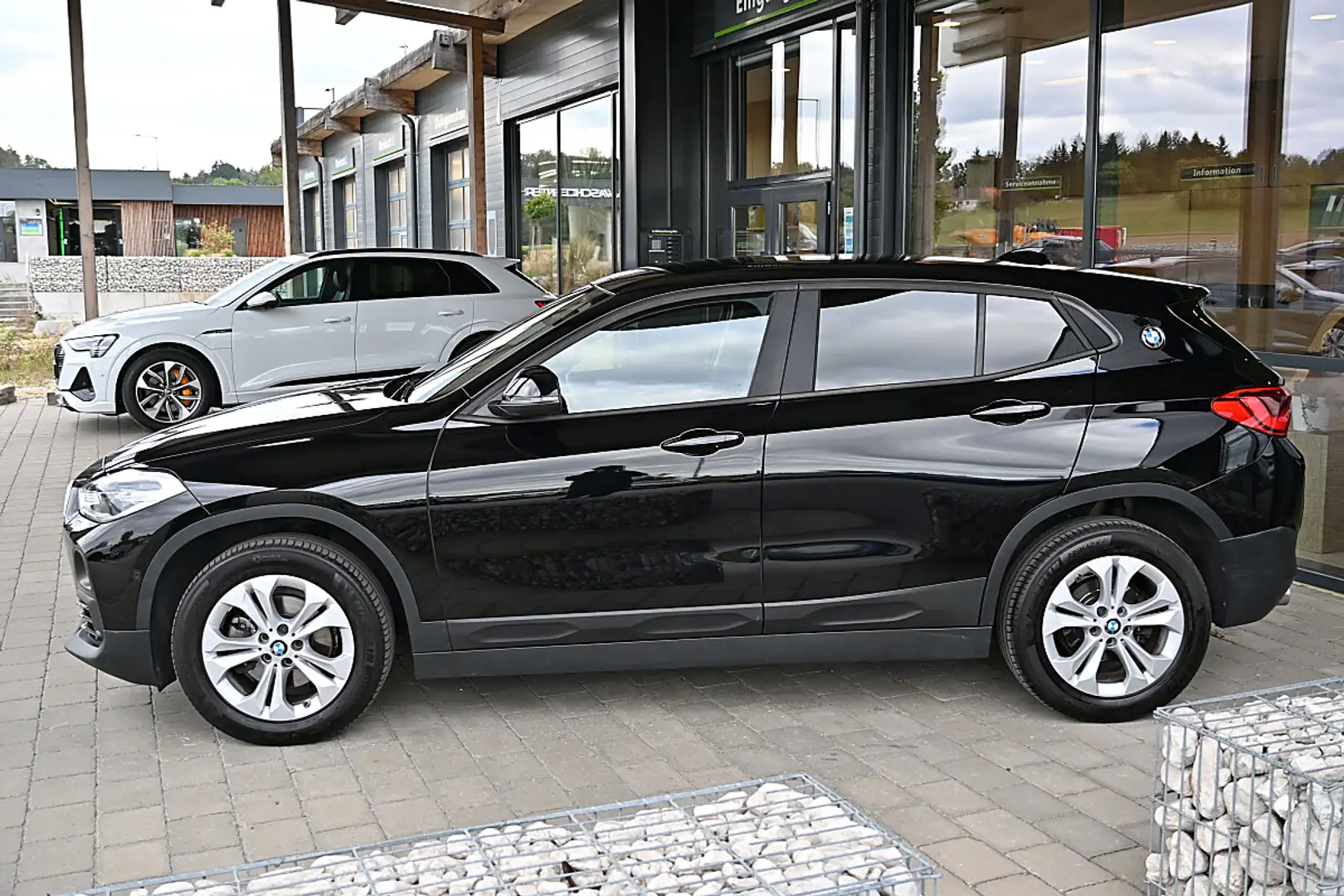 BMW X2 sDrive18d LED, Navi, Kamera, HiFi, Parklenkassi... Schwarz - 2