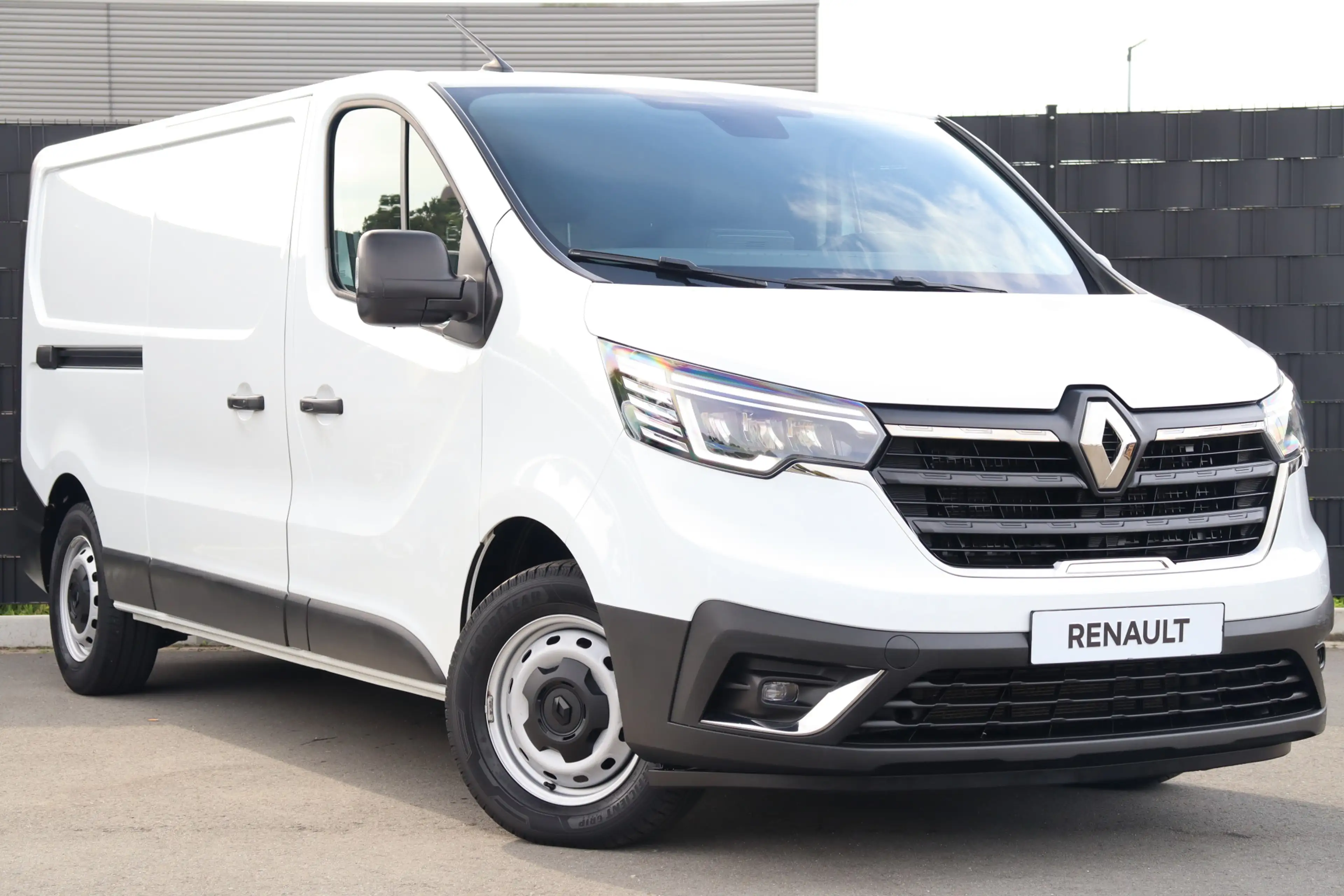 Renault Trafic 2.0 Blue dCi 150 EDC T30 L2H1 Advance | Trekhaak | — photo 2