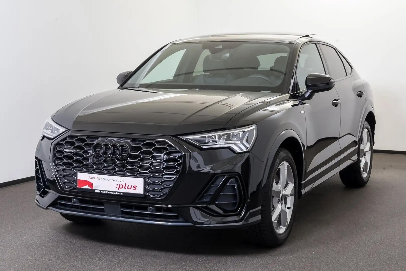 Audi Q3 S line 40 TFSI qu. S tr. AHK MATRIX Schwarz - 2