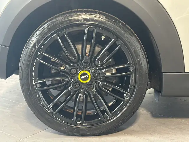 Mini Hatch view 3