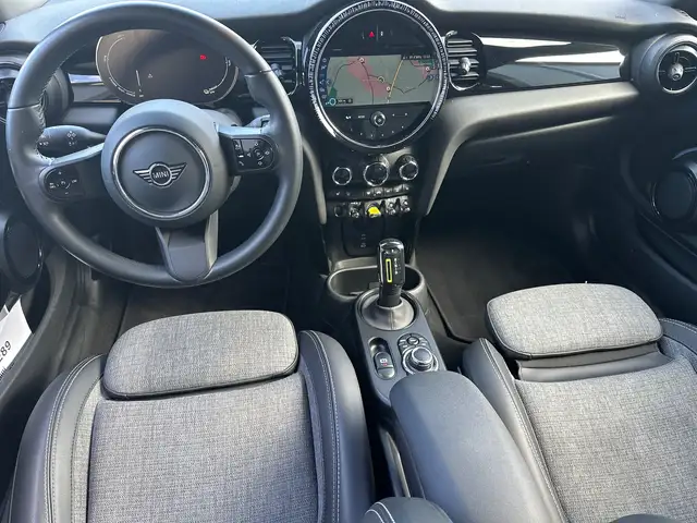 Mini Hatch view 12