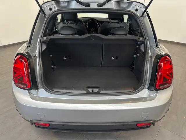 Mini Hatch view 8