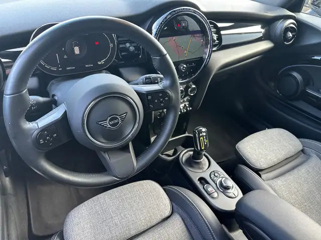 Mini Hatch view 9