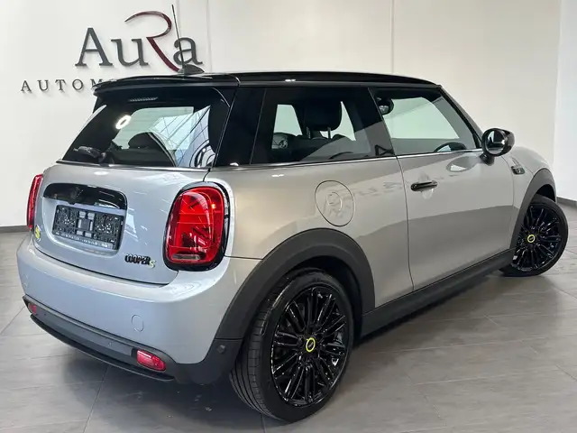 Mini Hatch view 4