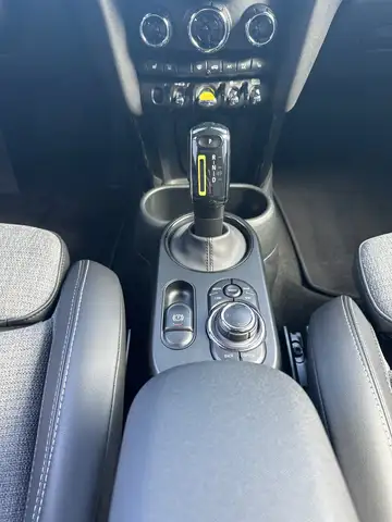 Mini Hatch view 14