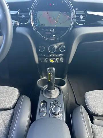 Mini Hatch view 13