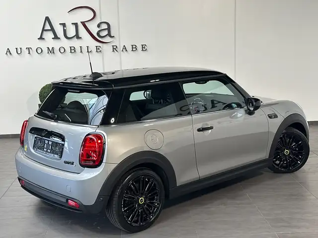 Mini Hatch view 5