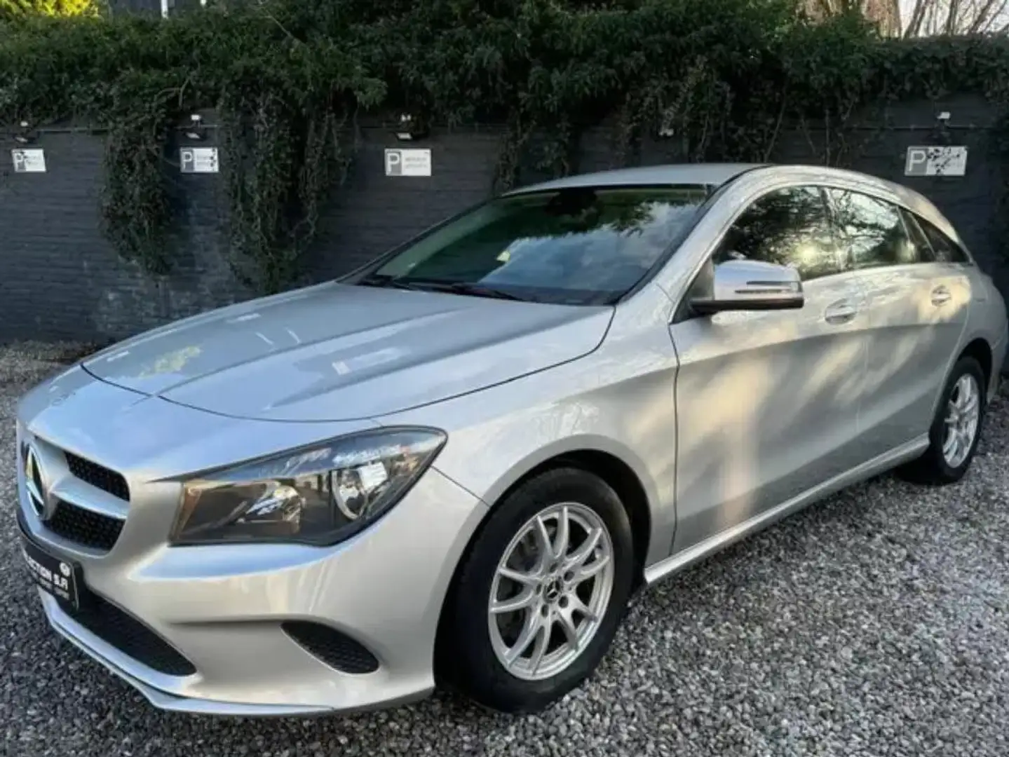 Mercedes-Benz CLA 200 CLA Shooting Brake 200d Plateado - 1