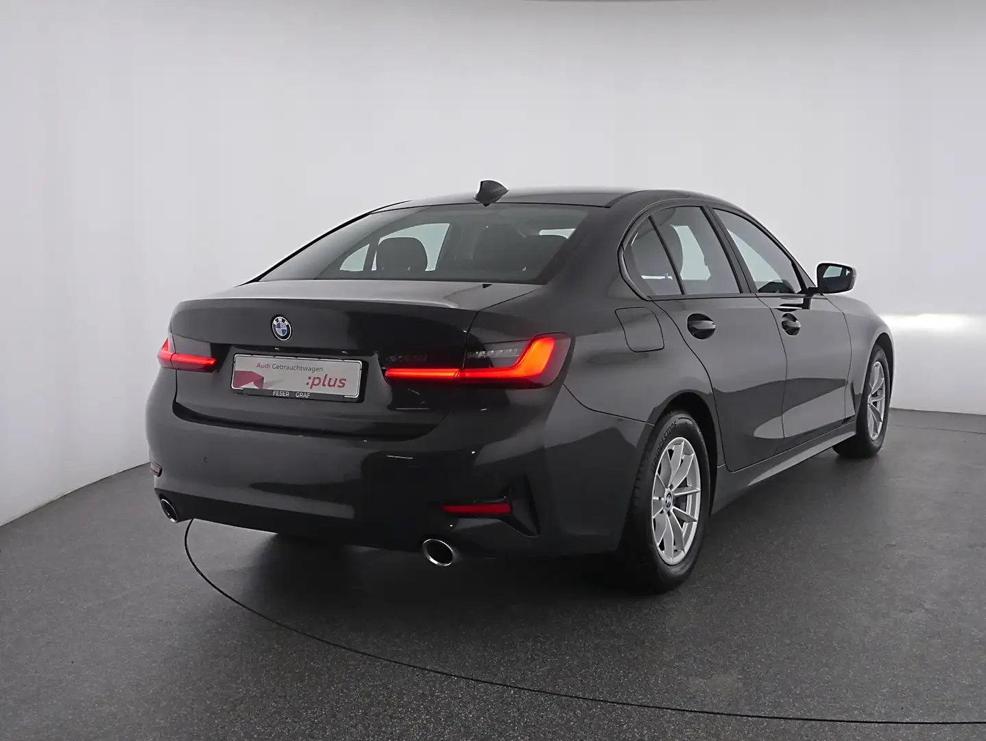 BMW 320 d Steptronic Navi,LED,Schiebedach,PDC,16" Grau - 2