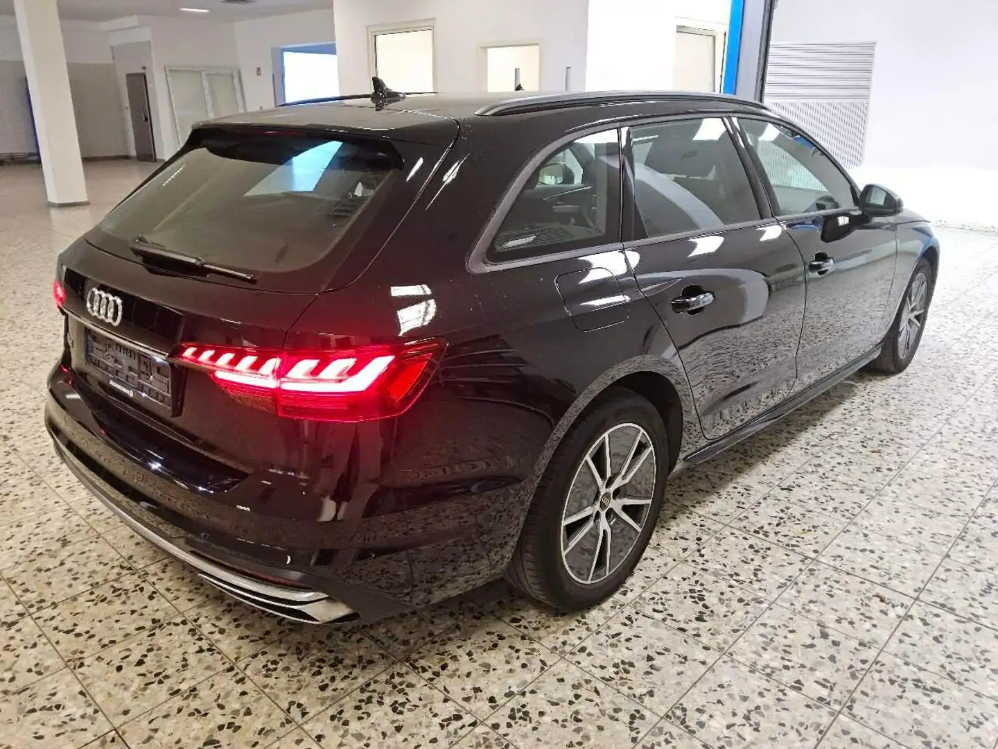 Audi A4 Avant 35 TDI S-tronic advanced Klima Navi Schwarz - 2