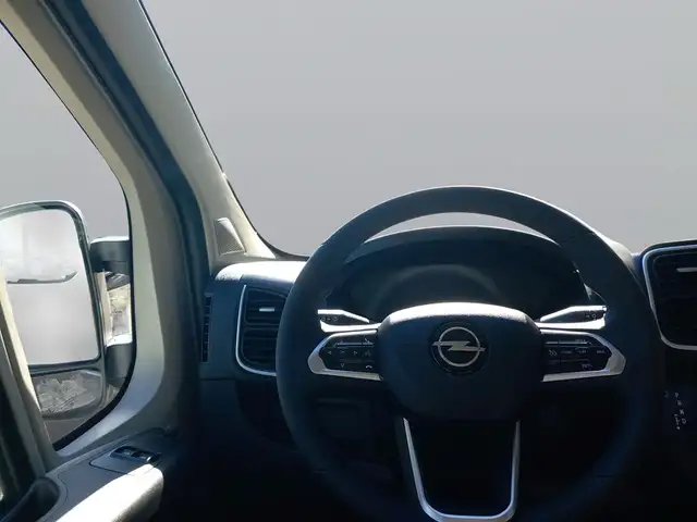 Opel Movano view 15
